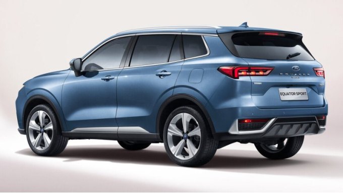 Также автопроизводитель предусмотрел неплохой набор водительских помощников. Среди них - системы…