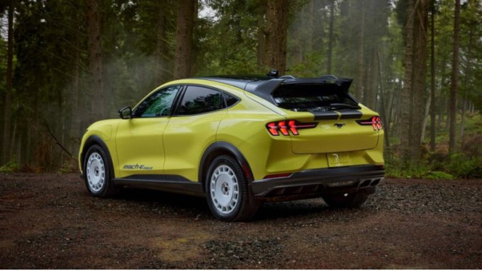 В 2024 году компания Ford представила обновленную модель электрического кроссовера Mustang Mach-E,…