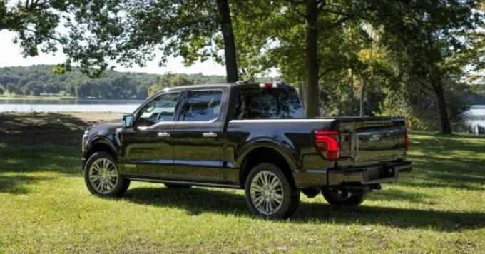 Компания Ford узнала об этой проблеме в марте, когда сотрудник дилерского центра проводил…