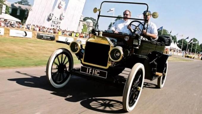 За превышение скорости остановили классический Ford Model T 1910 года
