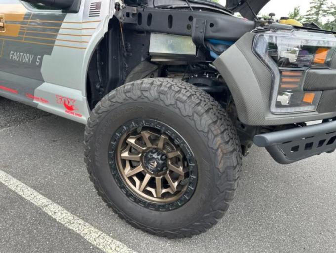 Представители тюнинг-компании Factory Five заявили, что цена на карбоновые панели кузова может…