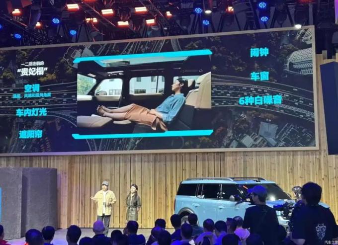 Снаряженная масса «дальнобойной» модификации 2510 кг, чисто электрической версии - 2630 кг. Для…