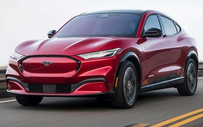 Судебный иск может заставить Ford заменить в Mustang Mach-E необычные дверные ручки