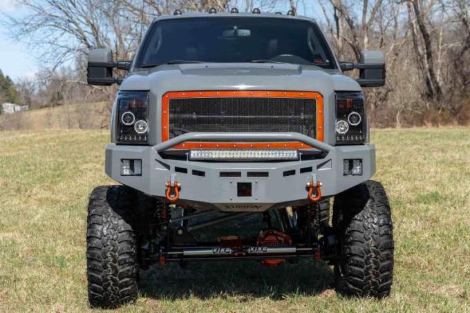 Модернизированный пикап Ford F-350, выставленный на продажу в США