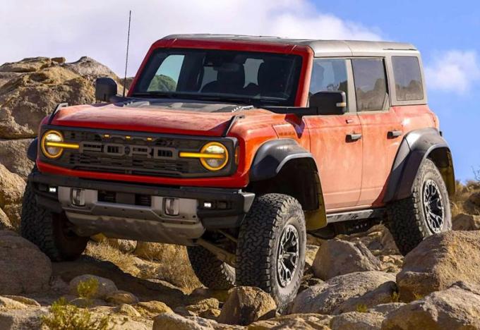 В Россию ввезли хардкорный рамный вездеход Ford по удивительной цене