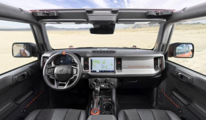 Интерьер Ford Bronco Raptor