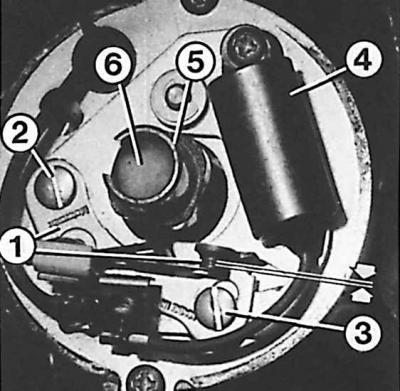 Razmak između kontakata prekidača je 0,55–0,7 mm;