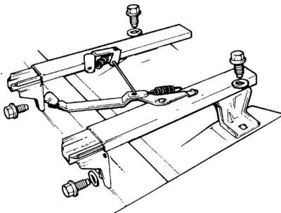 2. Отвинтить болты крепления задней части салазок к днищу кузова.