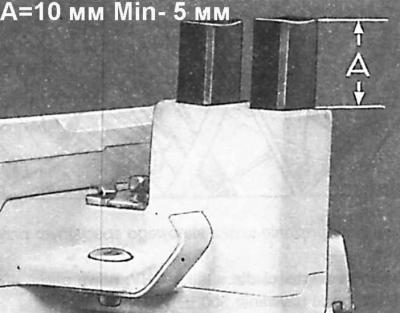 3. Отвинтить 2 винта крепления регулятора напряжения и, соблюдая осторожность, извлечь регулятор.