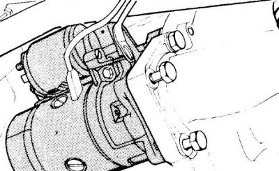 3. Отвинтить от тягового реле провода и промаркировать их.