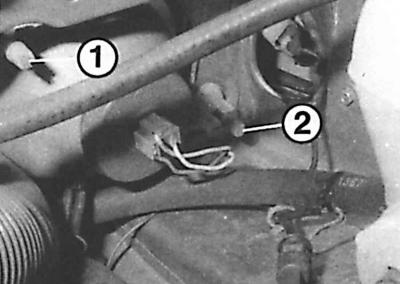 1 – регулировка света фар по вертикали (вверх-вниз);