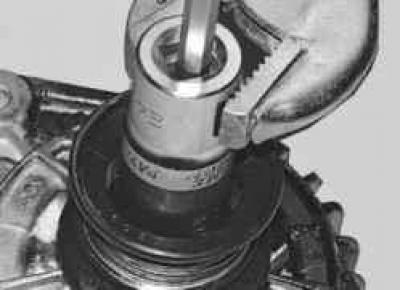 Как снять шкив генератора форд фокус 2 Alternator pulley replacement (Electrical equipment / Battery and alternator / F