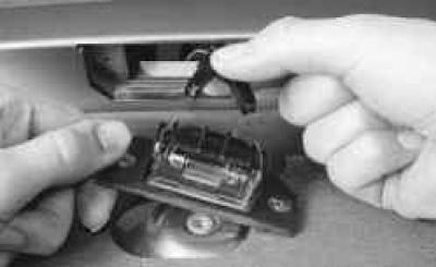 Как снять номера форд фокус 2 Replacing license plate lights (Electrical equipment / Headlights and lighting /