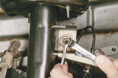 Как снять стойку форд мондео Replacing parts of the front suspension anti-roll bar (Chassis / Front suspensio