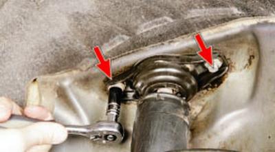 Как открутить болт задней стойки Replacing the shock absorber rear suspension (Chassis / Rear suspension / Ford M