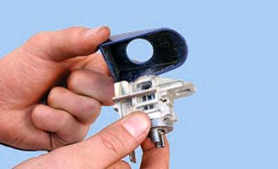 Как снять замок форд фокус 2 Replacing the outside handle and front door lock switch (Body / Doors, locks and