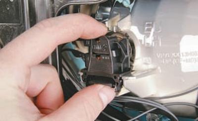 Как поменять лампочку на мондео Lamp replacement (Electrical equipment / Headlights and lighting / Ford Mondeo 4