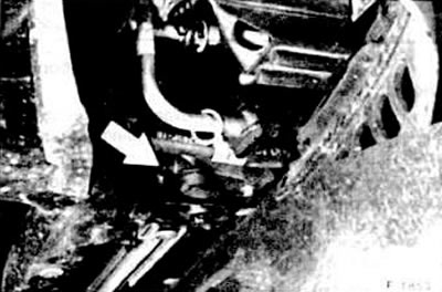 Полностью откройте клапан системы отопления. Для этого регулятор температуры установите в красный…