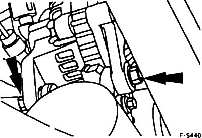 Снимите головку поперечной рулевой тяги, см. п. 13.3.