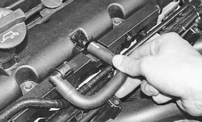 Где находятся вентиляционные клапана на форд фьюжен Cleaning the crankcase ventilation system (General information / Maintenance / F