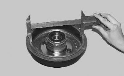 накладки непрочно соединены с основанием.