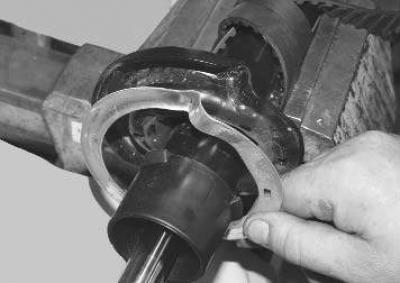 Примечание. Пружины заменяйте только парами (передние и задние).