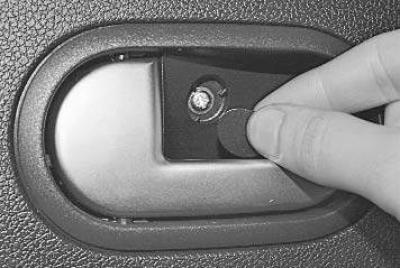 Форд фьюжен как снять дверь Replacing the inner handle of the tailgate lock actuator (Body / Doors, locks an