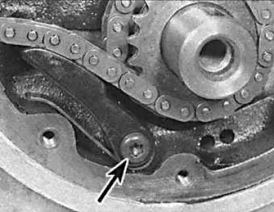 17. Отвинтить 11 болтов крепления и снять нижнюю крышку газораспределительного механизма. Снять…
