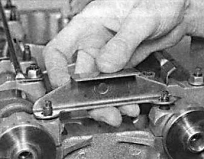 Внимание! Во время установки звездочек приводная цепь должна быть натянута с противоположной…