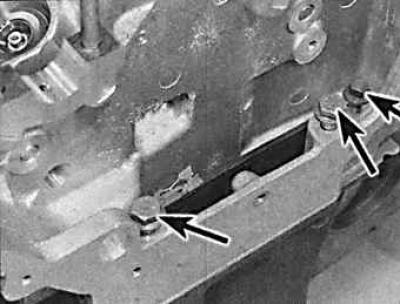 4. Установить головку блока цилиндров на блок цилиндров.