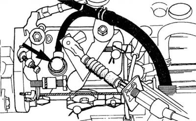 Крепление обратного топливопровода
