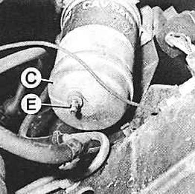 С – отстойник, Е – сливной болт