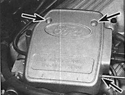 4. На двигателях с карбюратором снять воздушный фильтр.