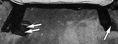 Стрелками указаны места заднего крепления