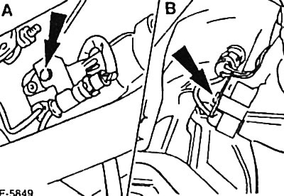 Поставить под датчик емкость, чтобы собрать вытекающее из коробки передач масло.
