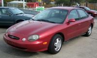 Ford Taurus III Sedan. Front view