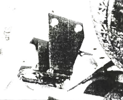 Задняя буксирная проушина.