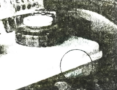 Рис. 3.19. Отметки максимального и минимального уровней тормозной жидкости на боковой стороне бачка.