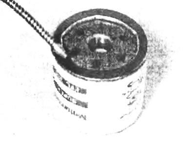 Рис. 12.10. Нанесите тонкий слой чистого моторного масла на уплотнительное кольцо масляного фильтра.