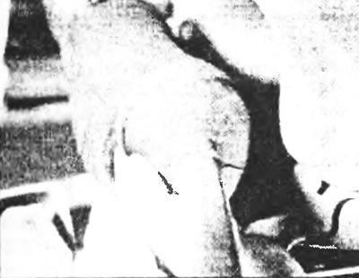 Рис. 15.2. Осмотрите защитную «гармошку» рулевого механизма на предмет трещин, потертостей и…