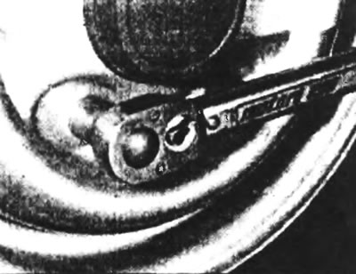 Рис.32.3. Подтяните (при необходимости) колесные гайки до регламентированного момента затяжки.