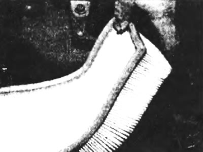 Рис.36.1в ...и вытащите наружу фильтрующий элемент.