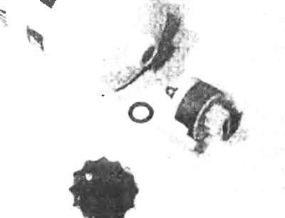 Рис. 37.3. Перенесите компоненты датчика наличия воды в топливе со старого топливного фильтра на…