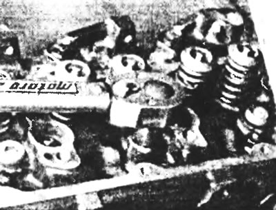 Рис.11.21б. Сначала затяните болты головки блока цилиндров динамометрическим ключом...