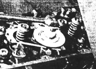 Рис.11.21в. ...затем через определенный угол поворота с помощью ключа с угловой шкалой.