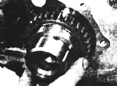 Рис. 13.5б. ...и вытащите шестерню привода масляного насоса.