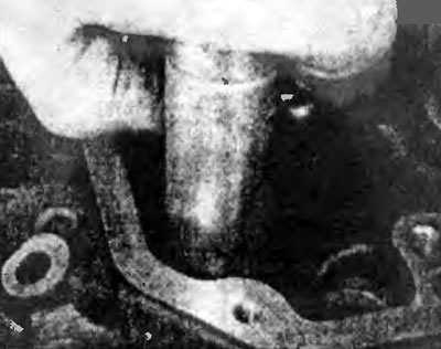 Рис.11.2б. ... и вдавите каждую крышку на место.