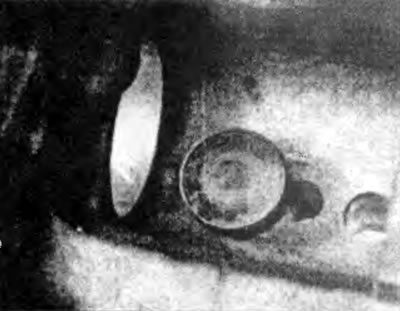 Рис. 12.12. ... и извлеките толкатели поочередно, храня их в порядке снятия.