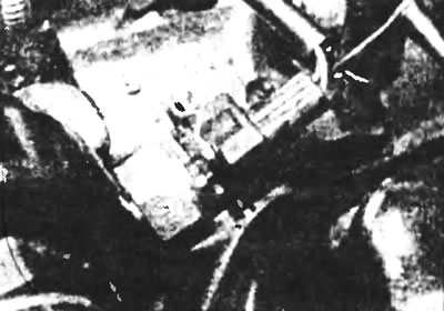 Рис.6.7. Отсоедините штекер от узла датчика.