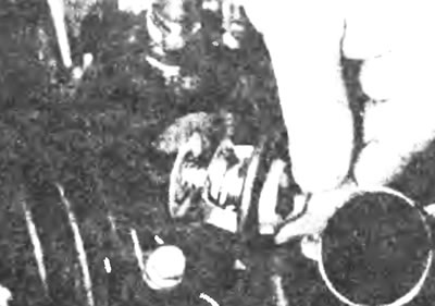 Рис.7.5б. ...извлеките термостат.